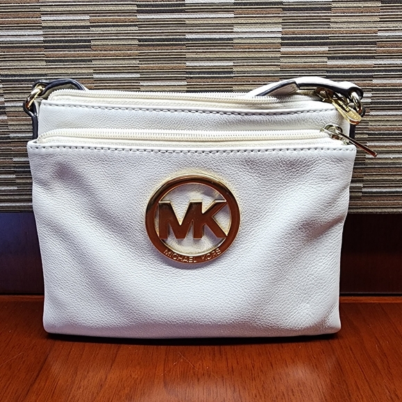 Michael Kors Handbags - Michael Kors White Leather Crossbody